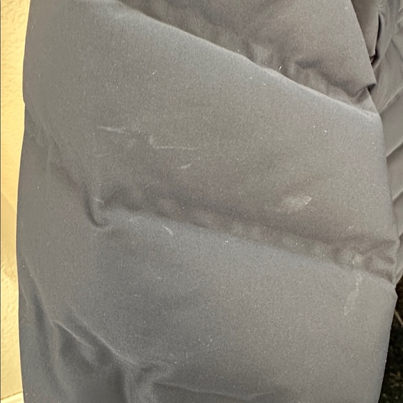 Mountain Hardwear Women's Puffer Jacket - Picture 7 of 7